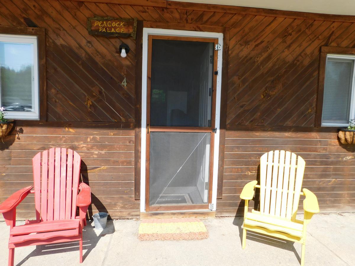 Pine Crest Motel & Cabins Barton Buitenkant foto