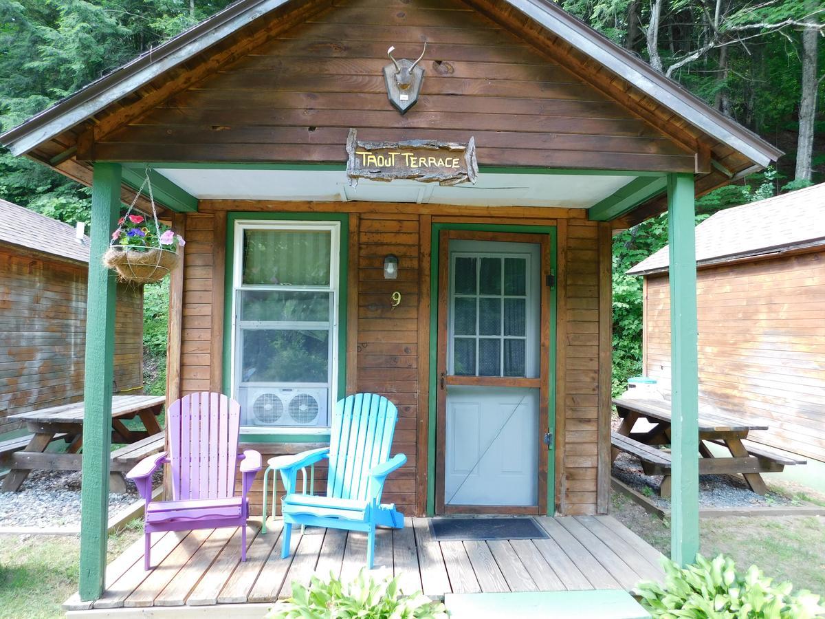Pine Crest Motel & Cabins Barton Buitenkant foto