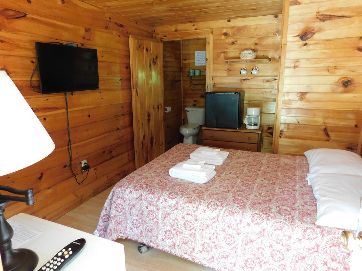 Pine Crest Motel & Cabins Barton Buitenkant foto