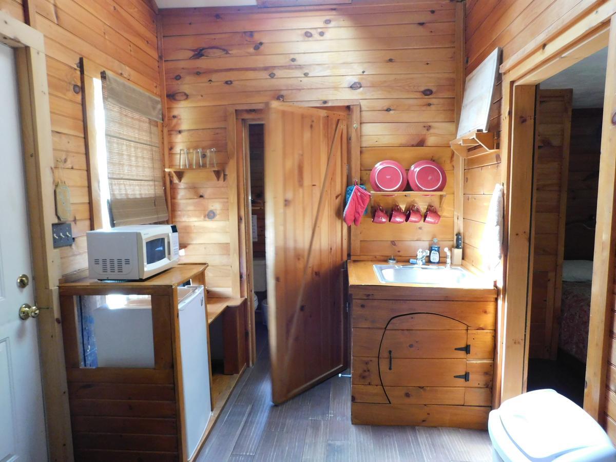 Pine Crest Motel & Cabins Barton Buitenkant foto