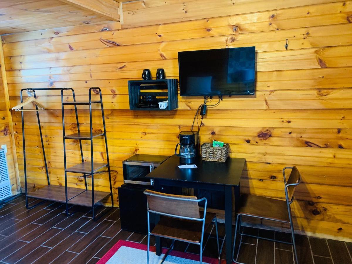 Pine Crest Motel & Cabins Barton Buitenkant foto