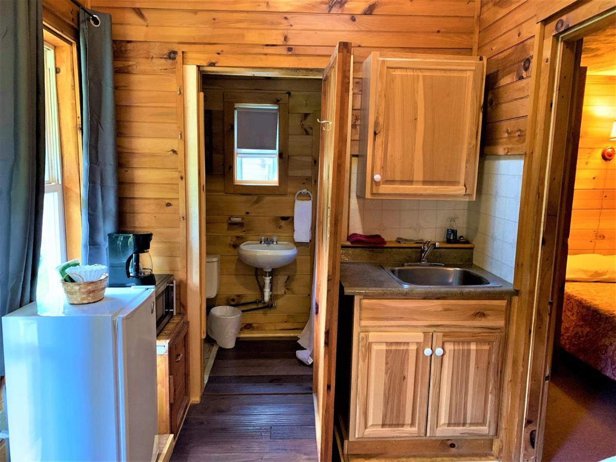 Pine Crest Motel & Cabins Barton Buitenkant foto